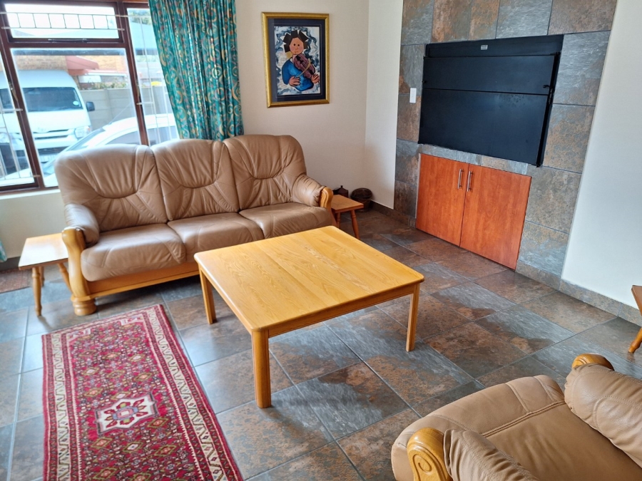 6 Bedroom Property for Sale in Bayview Western Cape